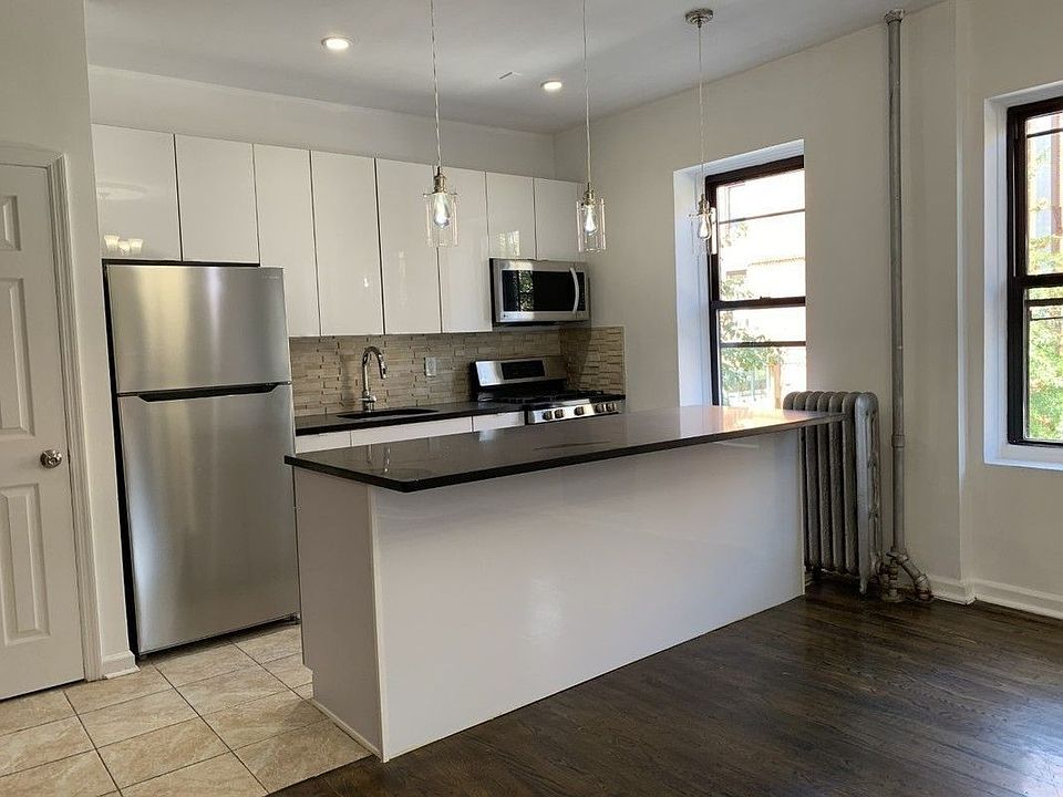 1st image of 262 Quincy St APT 4