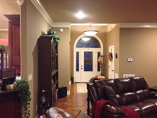 4th image of 387 Faye Dr