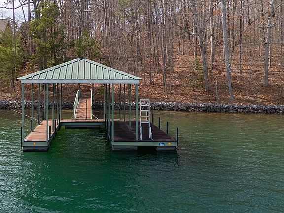 3rd image of 32 Sailview Dr