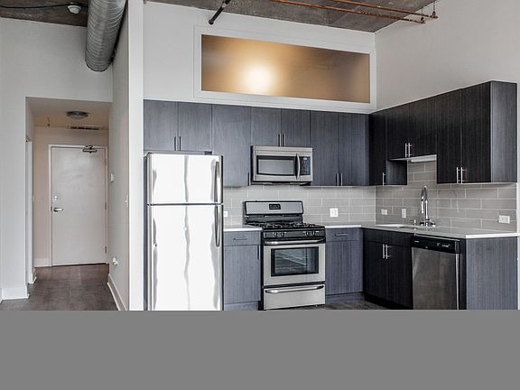 2nd image of 2037 S Michigan Ave #602