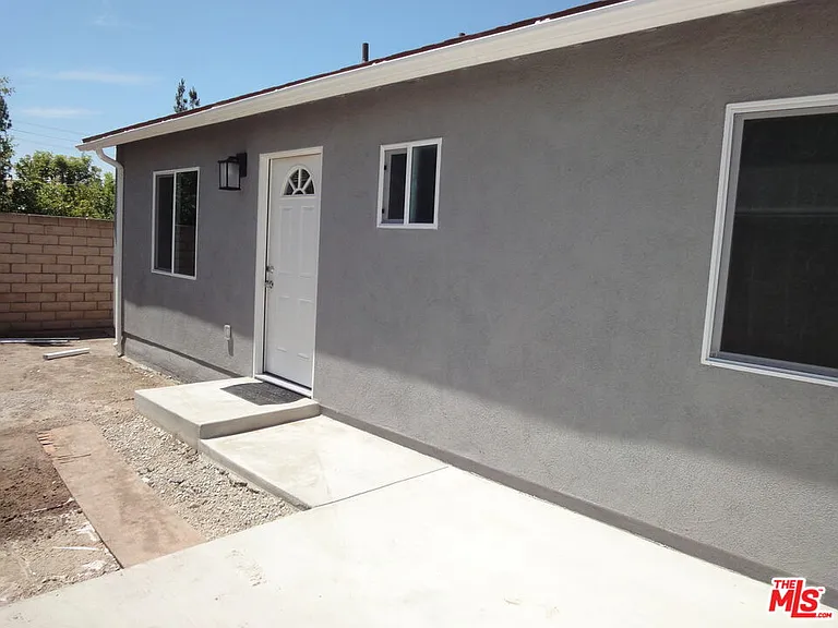 1151 Royal Ave — Photo 2