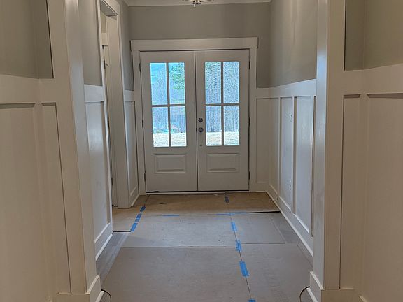 2nd image of 404 Tanners Bridge Rd