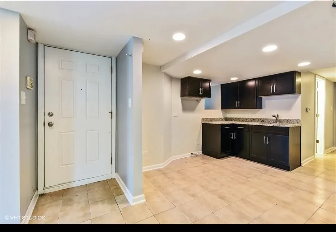 2 bed, 700 sqft, $1,000 — Photo 2