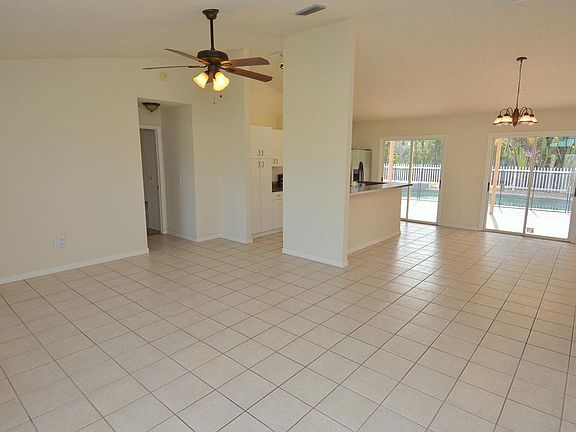 4th image of 2598 SE S Blackwell Drive