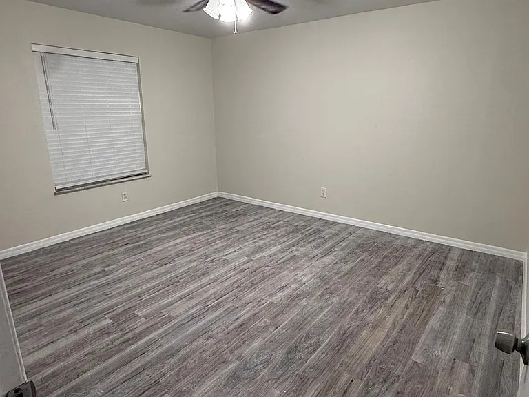 2289 SE Carnation Ave — Photo 2