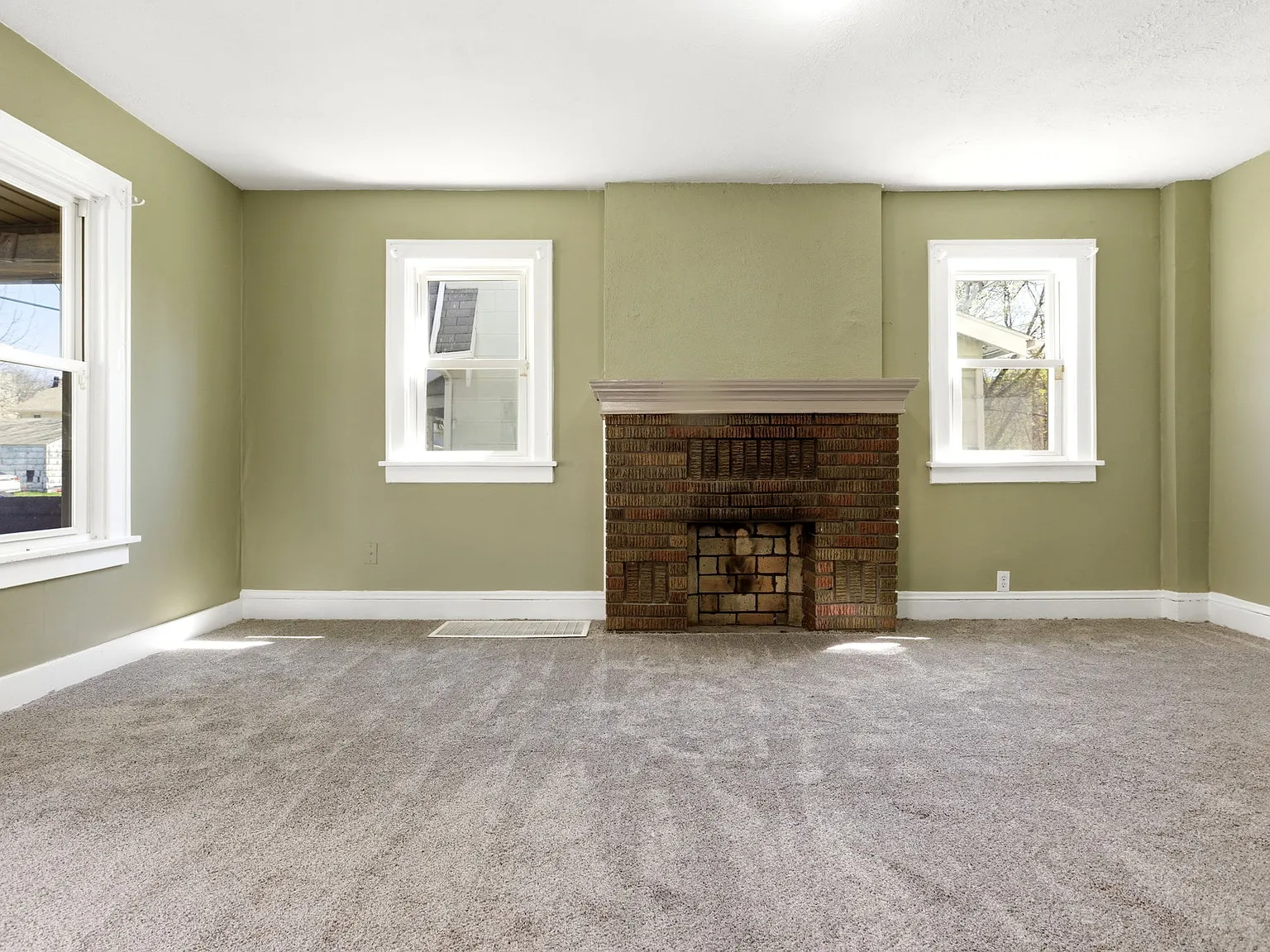 3 bed, 1177 sqft, $1,100 — Photo 2
