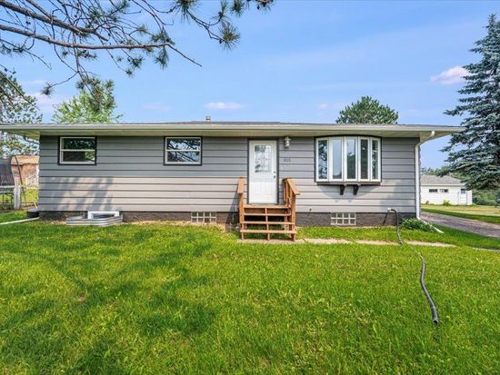 815 5th St, Proctor, MN 55810