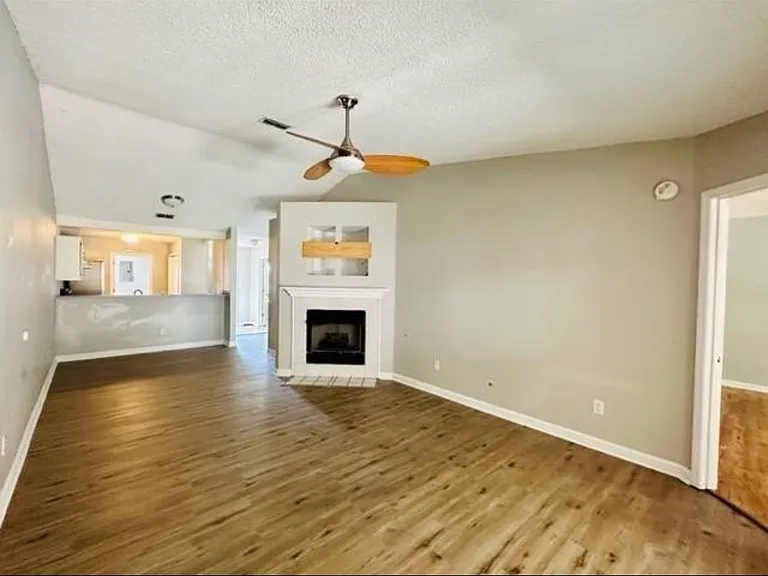 4160 Mission Trace Blvd — Photo 9