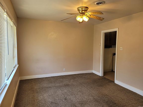 4th image of 611 & 613 Lenora St