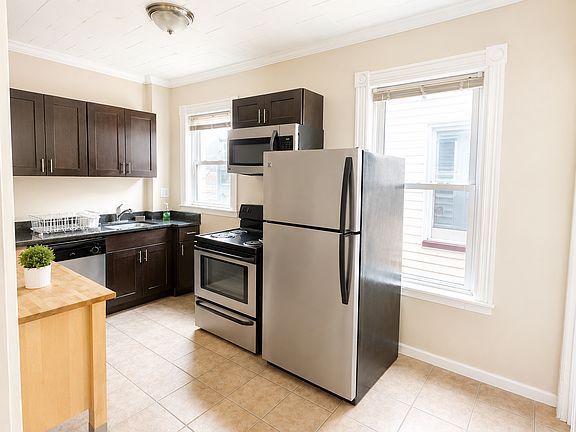 4th image of 781 Columbia Rd #3