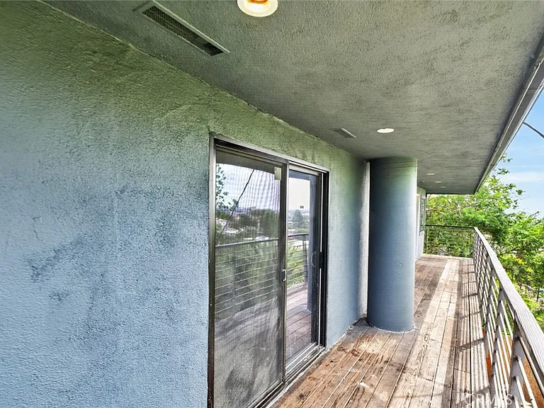 901 Micheltorena St — Photo 41