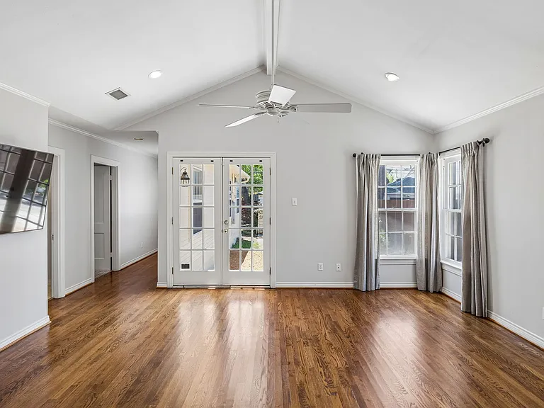 4429 Hyer St — Photo 7