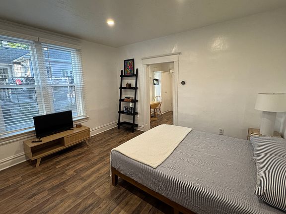 3rd image of 182 N N St Unit 2