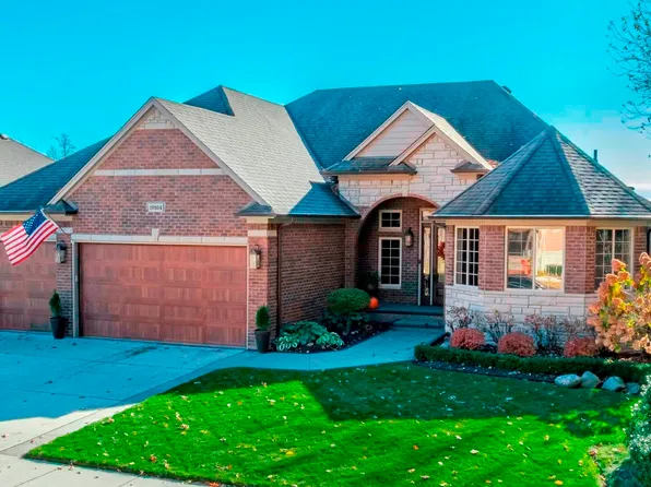 19164 Thornberry Dr, Macomb, MI 48042