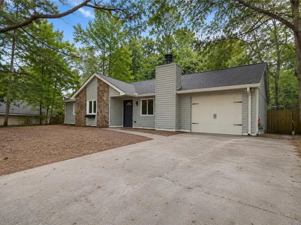 1252 Sherwood Dr, Norcross, GA 30093