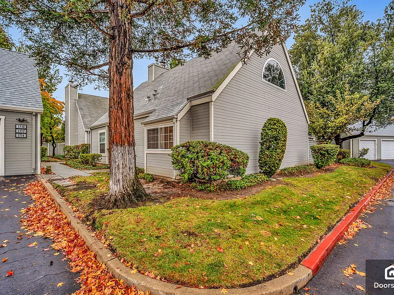 1714 Somerset Pl — Photo 3