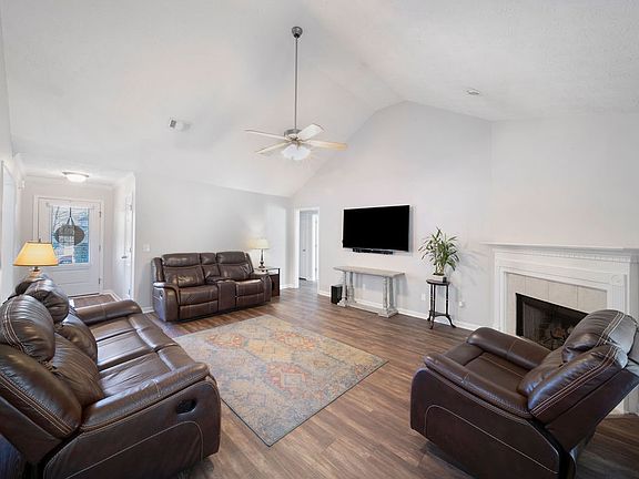 4th image of 104 Oak Park Dr