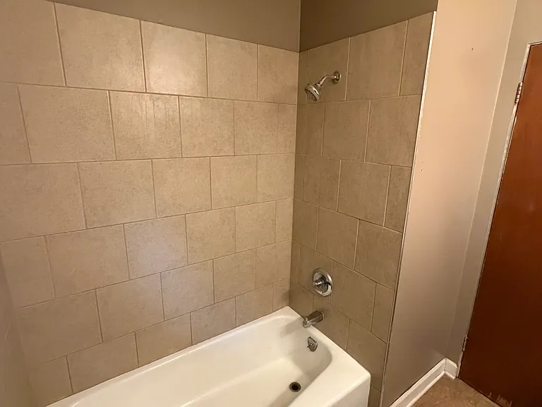 322 Dean Ave E — Photo 3