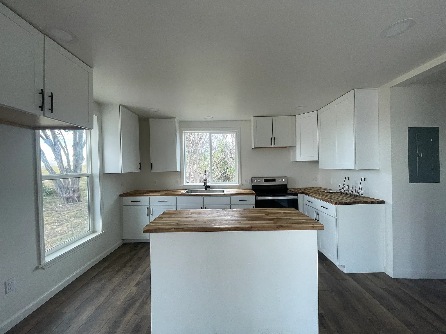 2 bed, 835 sqft, $1,400 — Photo 3