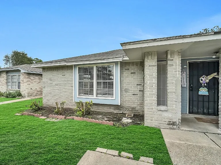 11012 Crenchrus Ct — Photo 1