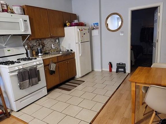 Eat-in kitchen