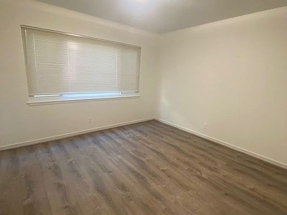 5th image of 675 Monterey Blvd #2
