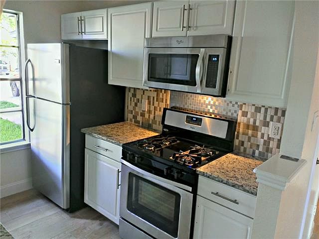 1st image of 811 Russet Valley Dr