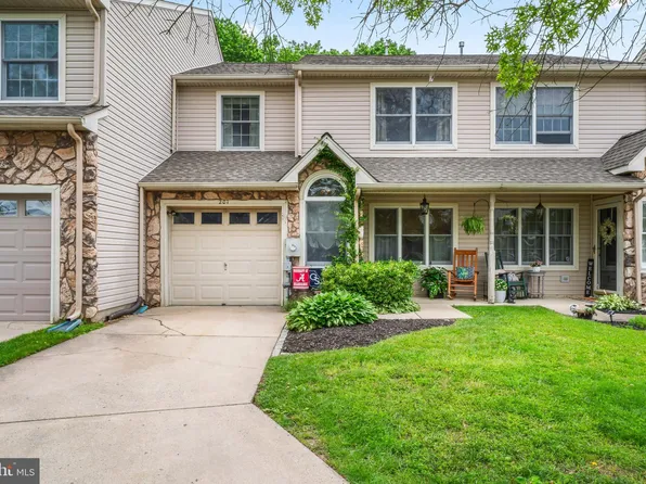 201 Shady Brooke Ct, Logan Township, NJ 08085
