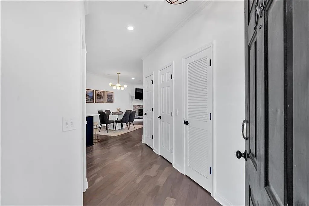 2 bed, 2.5 bath, 1386 sqft, $2,500 — Photo 3