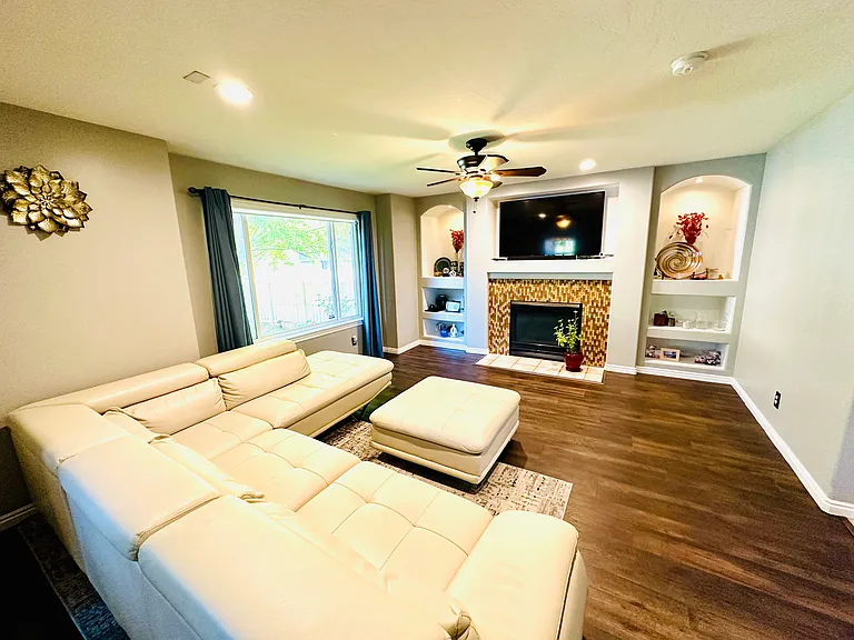 388 E Mountain Berry Dr — Photo 3