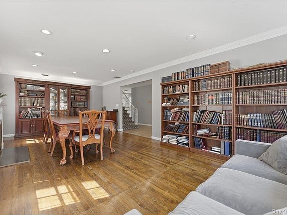 4th image of 373 Northfield Road