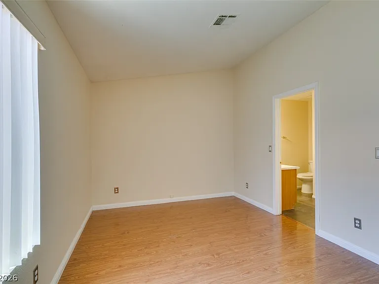 8168 W Gilmore Ave — Photo 27