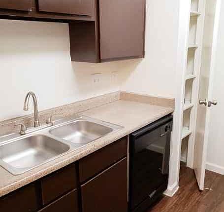 3rd image of 1302 E Broadway St #249