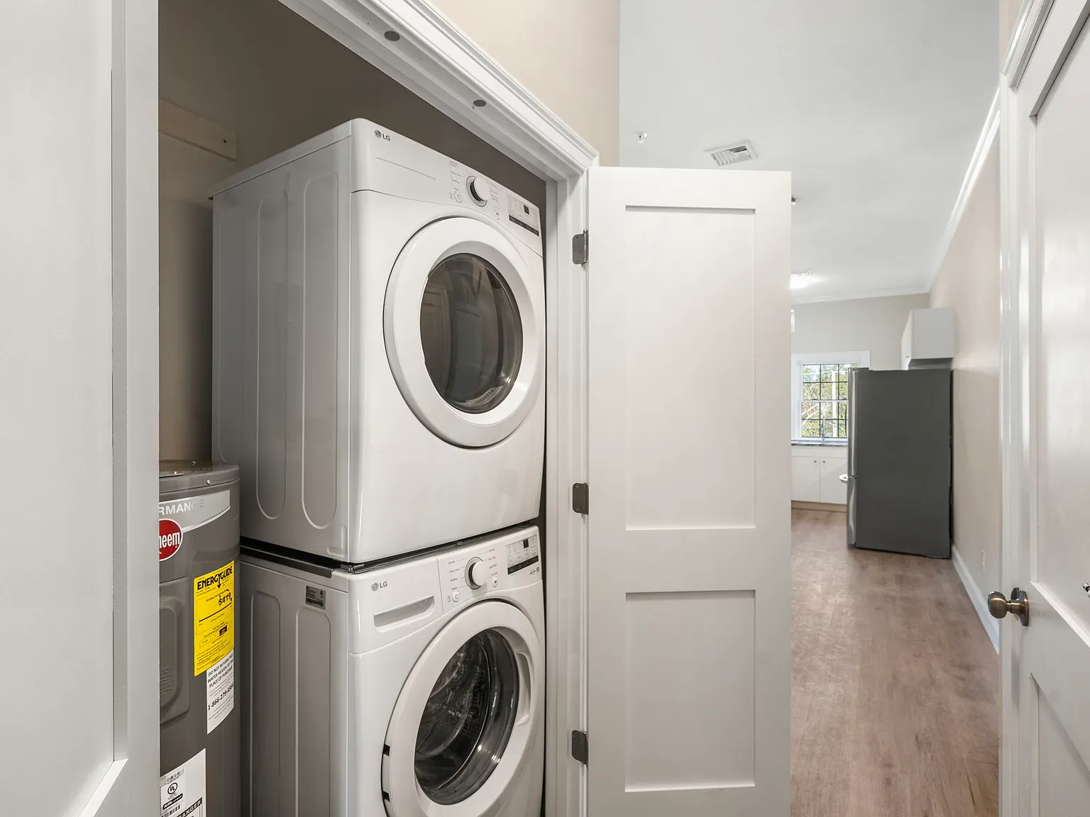 1 bed, 731 sqft, $2,600 — Photo 2