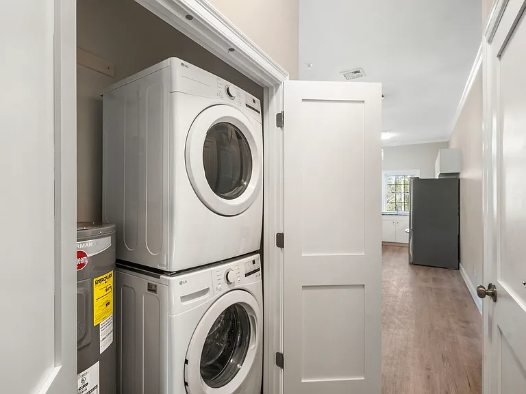 242 Main St #206 — Photo 8