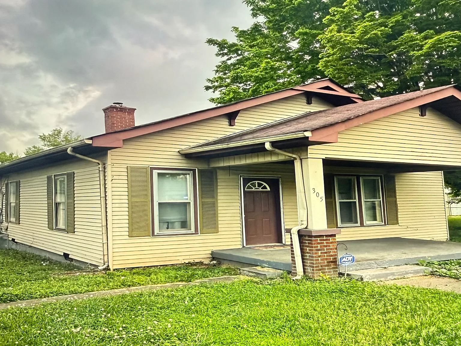 305 S Russell St — Photo 2