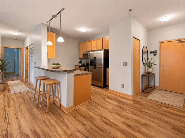 2900 University Ave SE APT 300, Minneapolis, MN 55414