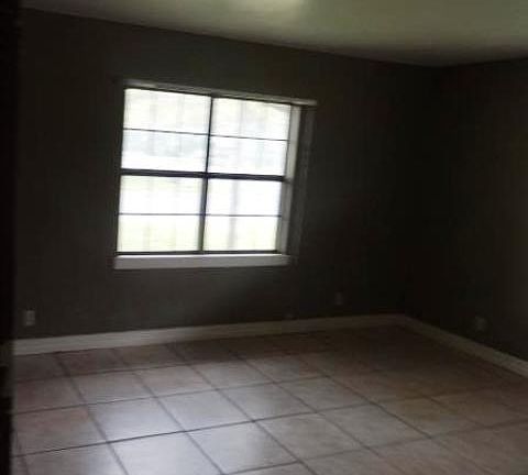5th image of 710 E Houston Ave