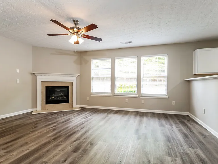 1304 Ivey Pointe Dr — Photo 5