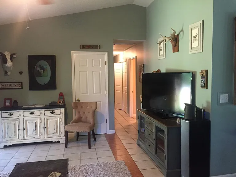 not furnished (size reference)