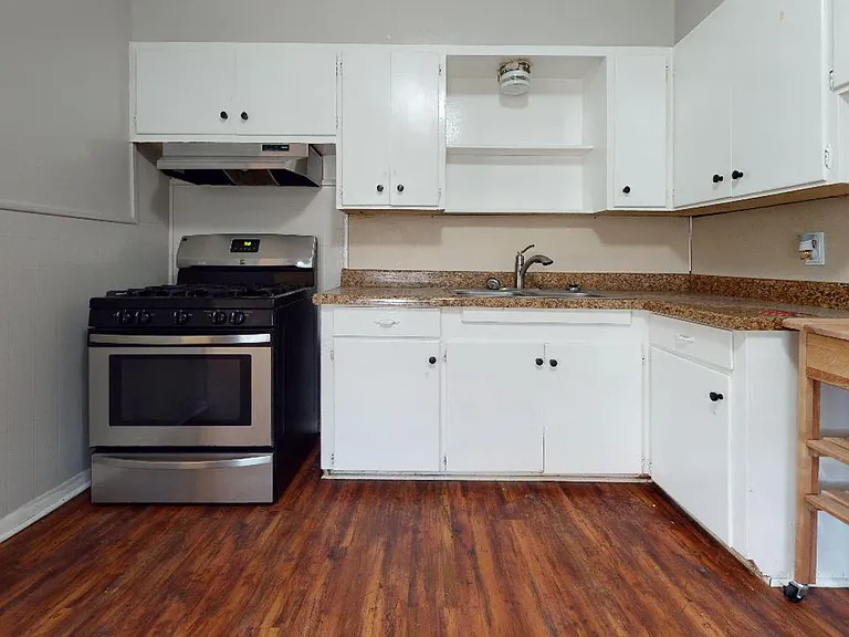 1105 Palasota Dr — Photo 4