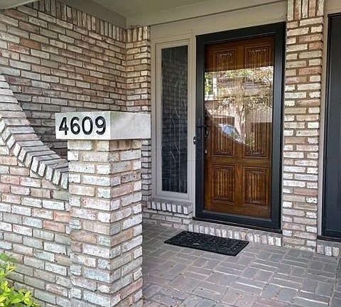 2nd image of 4609 Sandringham Dr