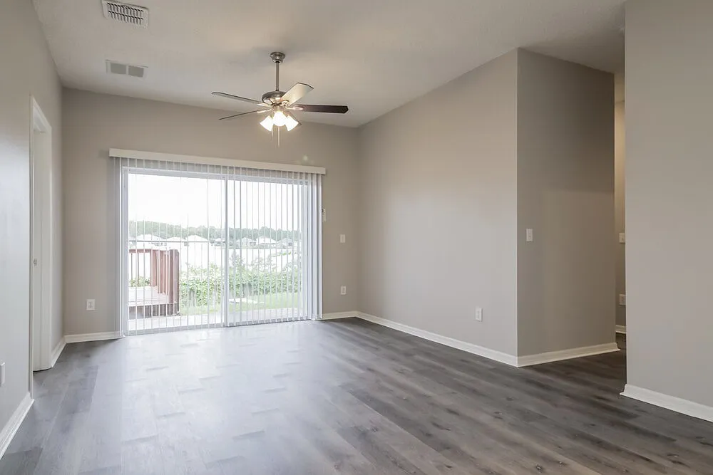 3 bed, 2.0 bath, 1259 sqft, $2,275 — Photo 3