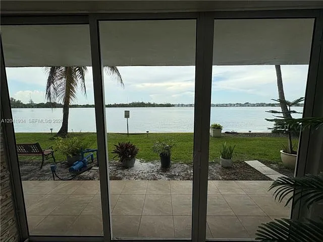 1075 NE Miami Gardens Dr #211 — Photo 4
