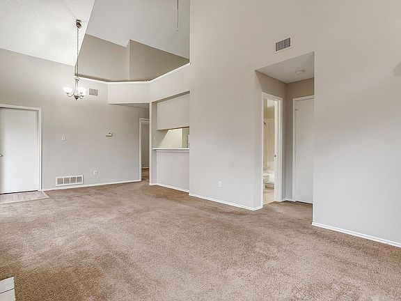 4th image of 800 Hillbrooke Dr