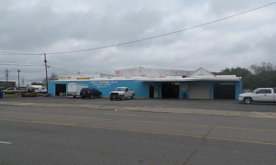 1st image of 2800 College St
