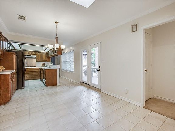 5th image of 7 Crest Ct