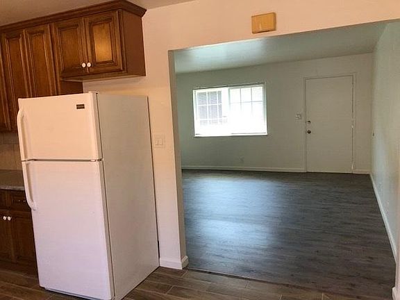 5th image of 4482 Hamilton Ave APT B