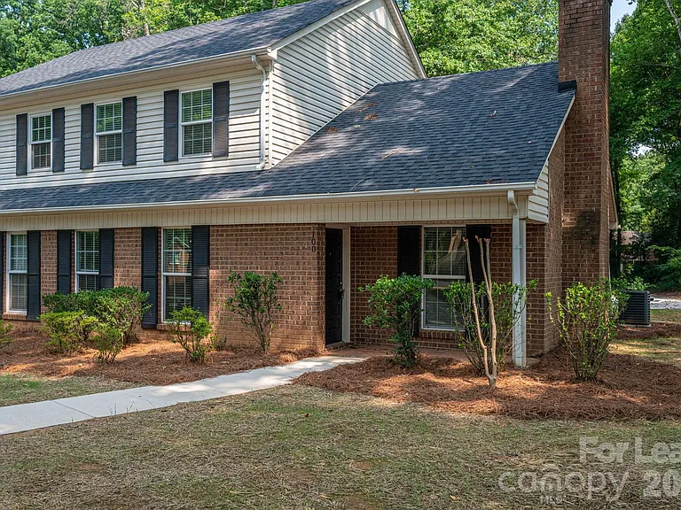 100 Cabell Way — Photo 3