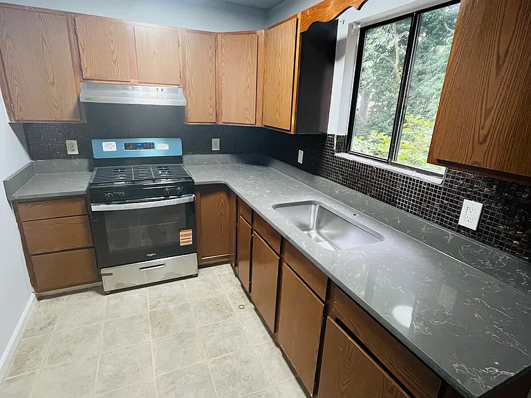 101 Hazel St #B7 — Photo 1
